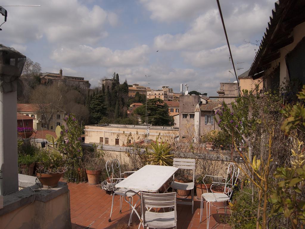 Over The Tiber Loft Rome Bagian luar foto